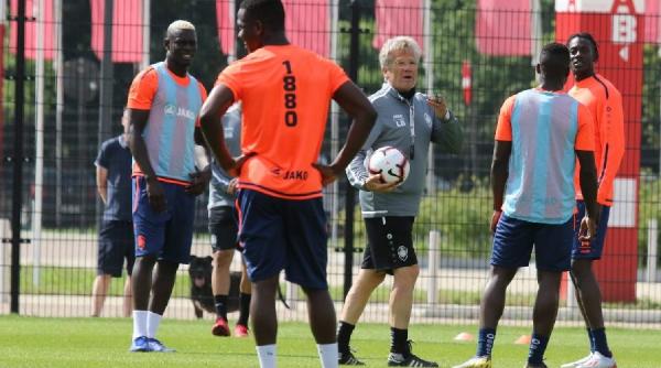 boloni despre meciul cu viitorul antwerp nu porneste cu un avantaj