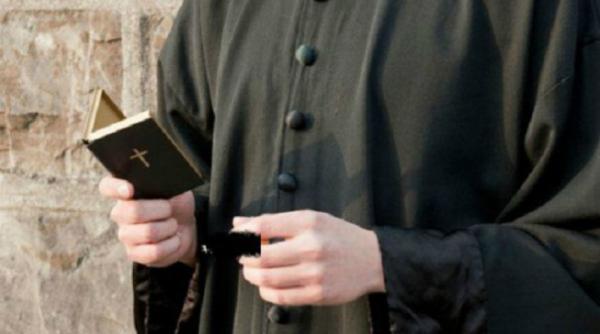 preot suspendat din slujire de arhiepiscopia tomisulu acuzatii grave