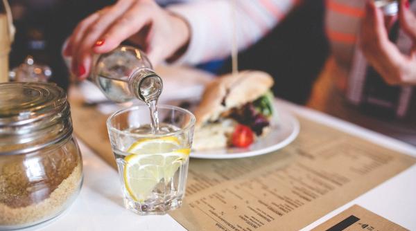 bea apa cu lamaie in fiecare dimineata beneficii pentru organism