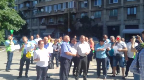 protest in fata ministerul transporturilor din 1 000 de participanti anuntati au venit cateva zeci