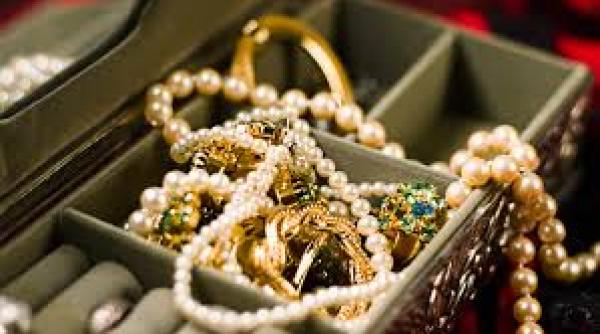 scoala de bijutieri profesionisti in manufactura metalelor pretioase din romania sarbatoreste trei recorduri mondiale