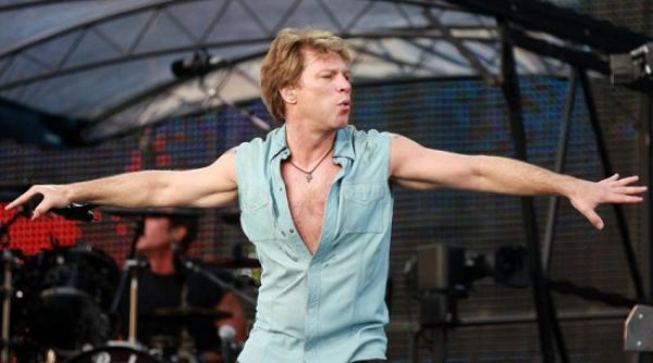 concertul bon jovi din piata constitutiei incheie turneul european artistul si a cerut scuze