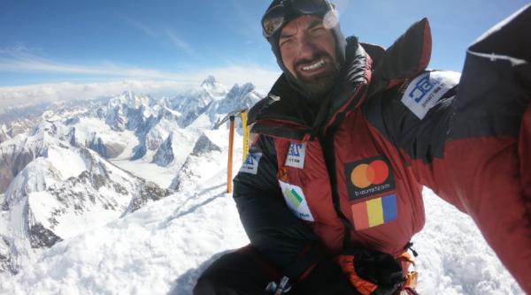 alex gavan a cucerit gasherbrum 2 a pus tricolorul le peste 8000 de metri