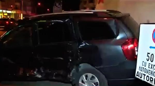 un sofer baut a distrus trei masini si s a oprit in zidul sectiei de politie