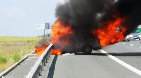masina in flacari pe autostrada soarelui  trafic blocat