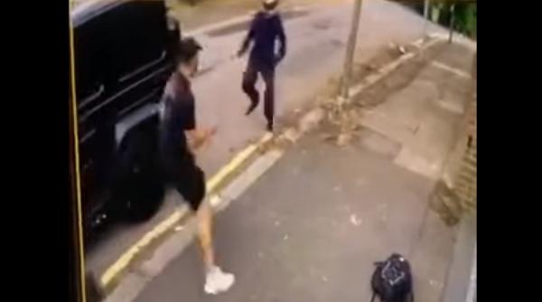 ozil si kolasinac de la arsenal atacati pe strada cu cutitul video