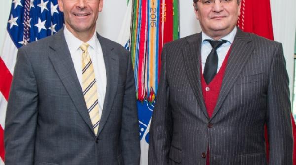 george maior la ceremonia oficiala de investire a secretarului apararii al sua mark t esper