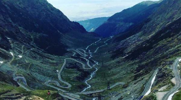 accident pe transfagarasan  masina cazuta in prapastie