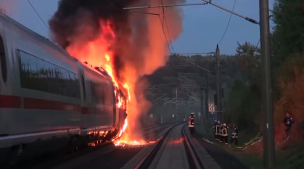 panica pe calea ferata locomotiva unui tren a luat foc la 15 km de focsani calatorii nevoiti sa faca autostopul