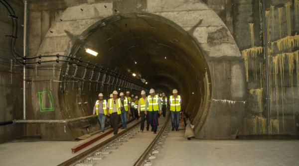 metrou eroilor   universitate   pantelimon  dan cristian popescu  in loc sa facem asta  se dau banii pe panselute