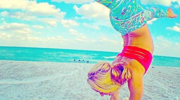 spirala costinesti 2019 mii de yoghini pe litoralul romanesc