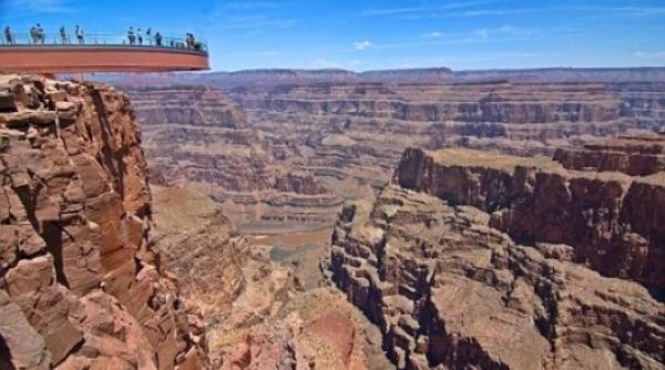 turist roman mort dupa ce a cazut in gol de pe o stanca din parcul national din california