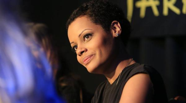 laura nureldin esti foarte foarte jos pe scara evolutiei cainele intelege ce inseamna nu tu