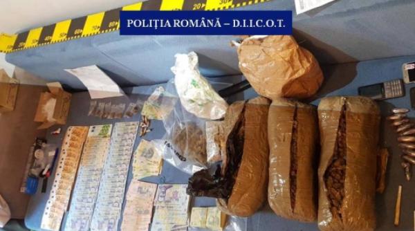 la 19 ani prins in flagrant in timp ce vindea pliculete cu droguri