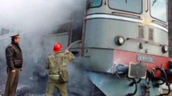 locomotiva unui tren a luat foc panica in gara