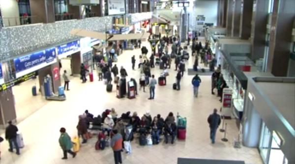 sute de romani blocati mai bine de 12 ore pe aeroportul din madrid