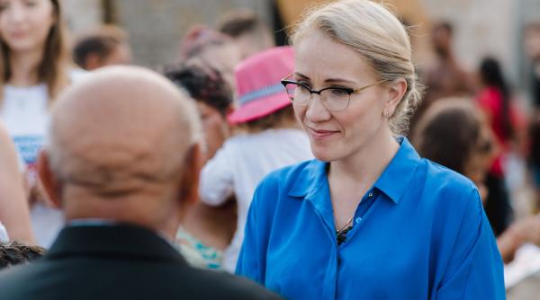 300 000 de semnaturi centralizate pentru ramona ioana bruynseels candidat umanist