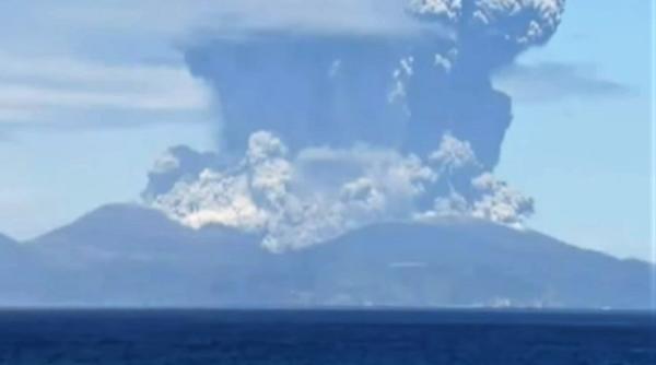 vulcanul asama a erupt