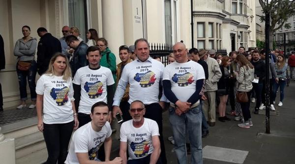 protest 10 august 2019 a inceput scandalul intre protestatari va scoatem noi afara din piata victoriilor noastre