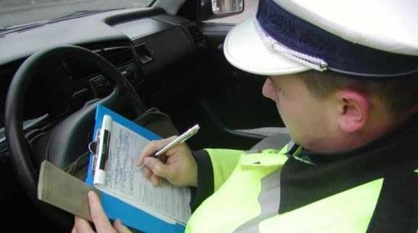 guvernul va introduce amenda pentru folosirea telefoanelor pe vehiculele ce nu necesita permis