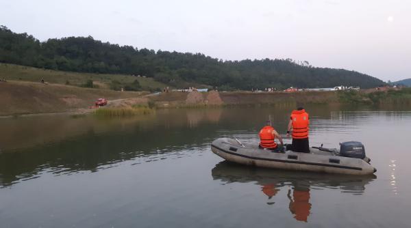 actiune de salvare la salaj un copil s ar fi inecat in balta unei balastiere