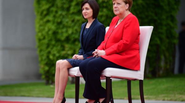 de ce tremura angela merkel ce spun specialistii