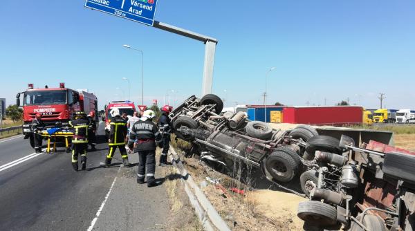 tir rasturnat pe o banda de iesire de pe a1  judetul arad  soferul este ranit