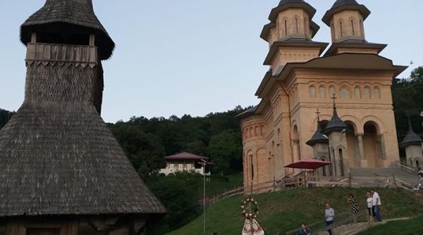 adormirea maicii domnului 15 august 2019 mitropolitul innocentios byakatonda de rwanda si burundi prezent la pelerinajul de la manastirea nicula