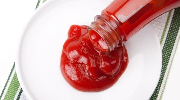 motivul pentru care nu ar trebui sa folosesti niciodata sticla de ketchup de la restaurant