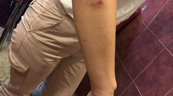 adolescentele hoate din cluj lovesc din nou o femeie a fost tarata in statia de autobuz regionala cfr