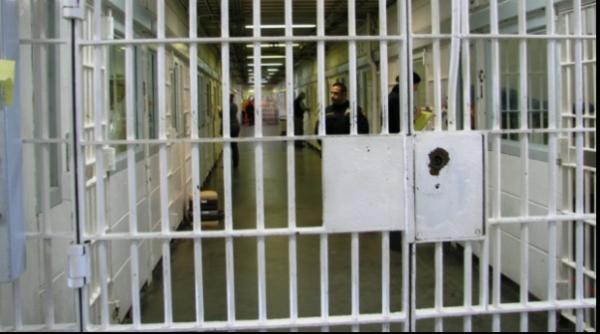 roman mort intr un centru de detentie din franta