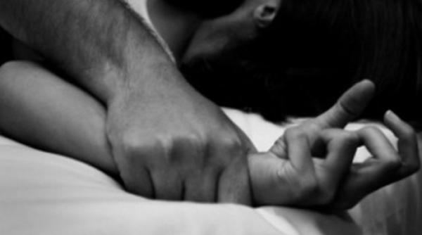 minora de 15 ani violata de tatal vitreg inapoi in casa agresorului politistii fac verificari