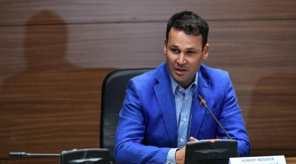 robert negoita politisti locali din sectorul 3 loviti cand imobilizau persoane patrunse prin efractie intr un chiosc video