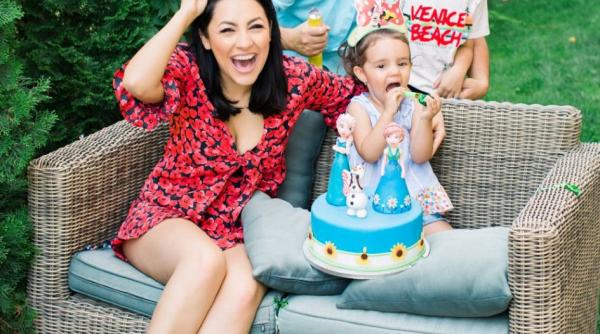 andra  imagini cat o mie de cuvinte de ziua ei