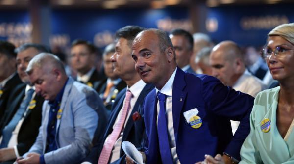 rares bogdan viitor premier cozmin gusa da cartile pe fata de ce nu castiga dar risca sa piarda