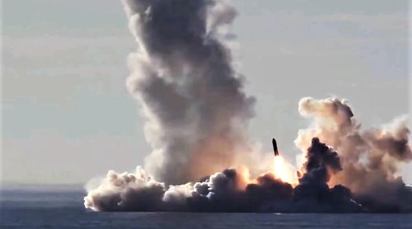 rusia a lansat doua rachete de pe submarine