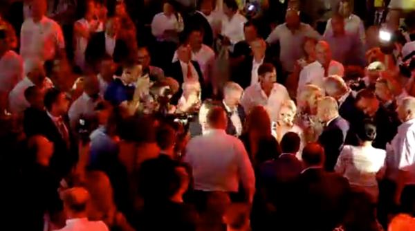 viorica dancila intrare triumfala la congresul psd pe coloana sonora din rocky