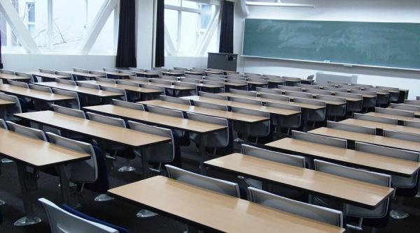 stimulente financiare pentru elevii de 10 la bac si la evaluarea nationala