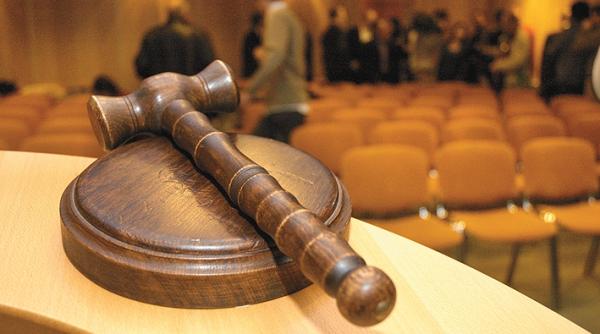 colectia de haine a unei celebre actrite scoasa la licitatie