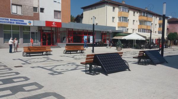smart city  hunedoara  banci cu incarcare solara si internet gratuit in oras