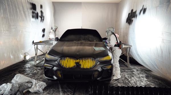 bmw a dezvaluit noul x6 in cel mai negru negru din lume