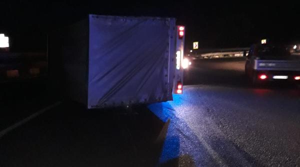 camion incarcat cu 2 5 tone de dulceata rasturnat pe sosea