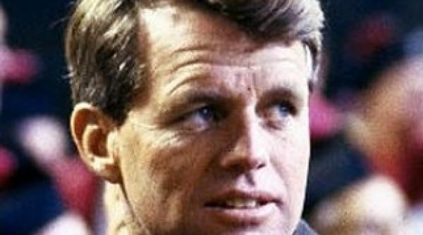 asasinul lui robert kennedy atacat cu cutitul intr o inchisoare din sua