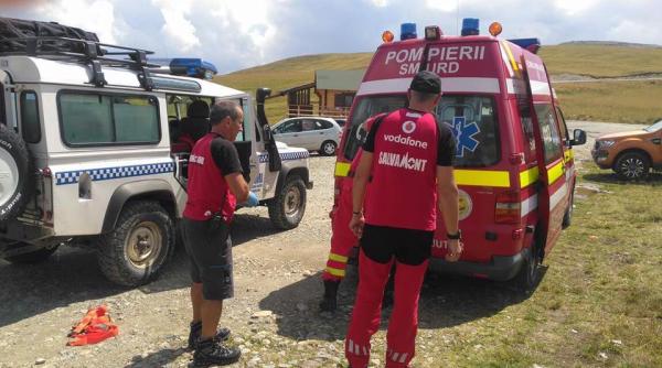 turista cazuta intr o prapastie pe transfagarasan salvamontistii chemati sa intervina