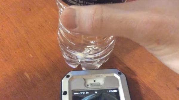 ce se intampla daca iti pui telefonul langa o sticla cu apa efectul te va uimi