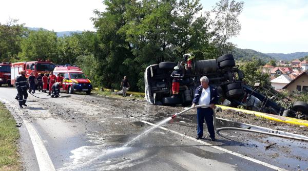 tir incarcat cu bere  rasturnat peste o conducta de gaze  trafic blocat