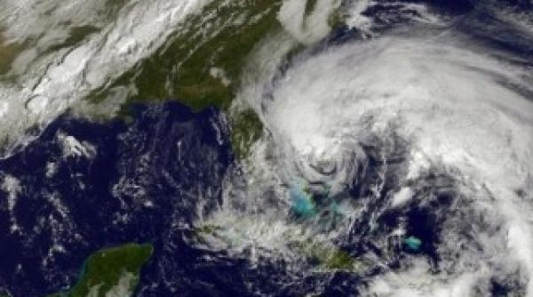 uraganul dorian a lovit arhipelagul bahamas  donald trump  rugati va pentru locuitorii din bahamas