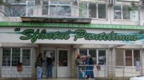 angajatii unui spital batuti de un barbat drogat