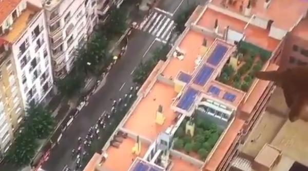 politia alertata de o echipa de filmare la turul spaniei ce au descoperit video