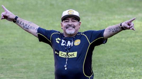 diego maradona aproape de gimnasia la plata
